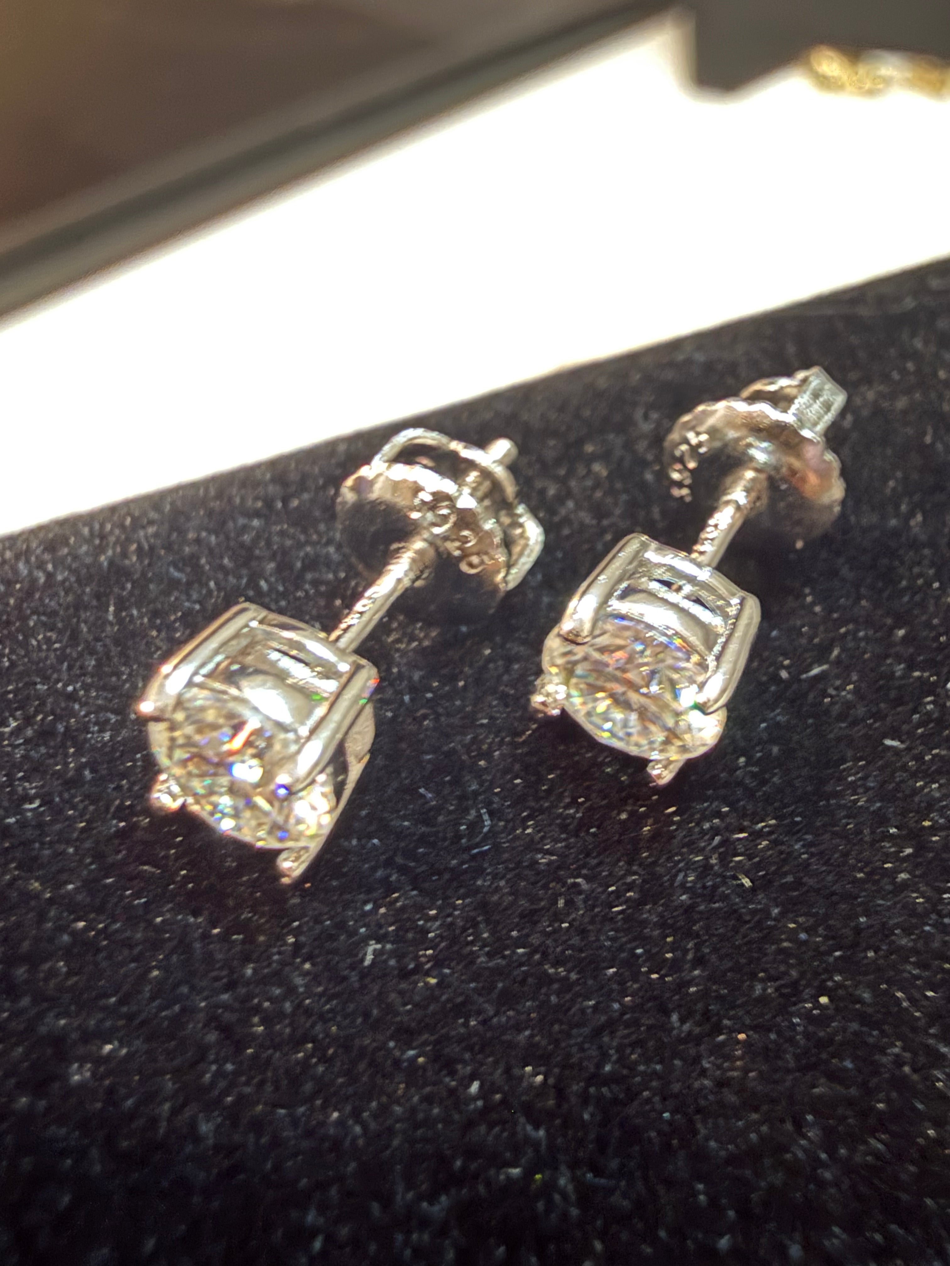 5MM Round Moissanite Diamond Stud Earings
